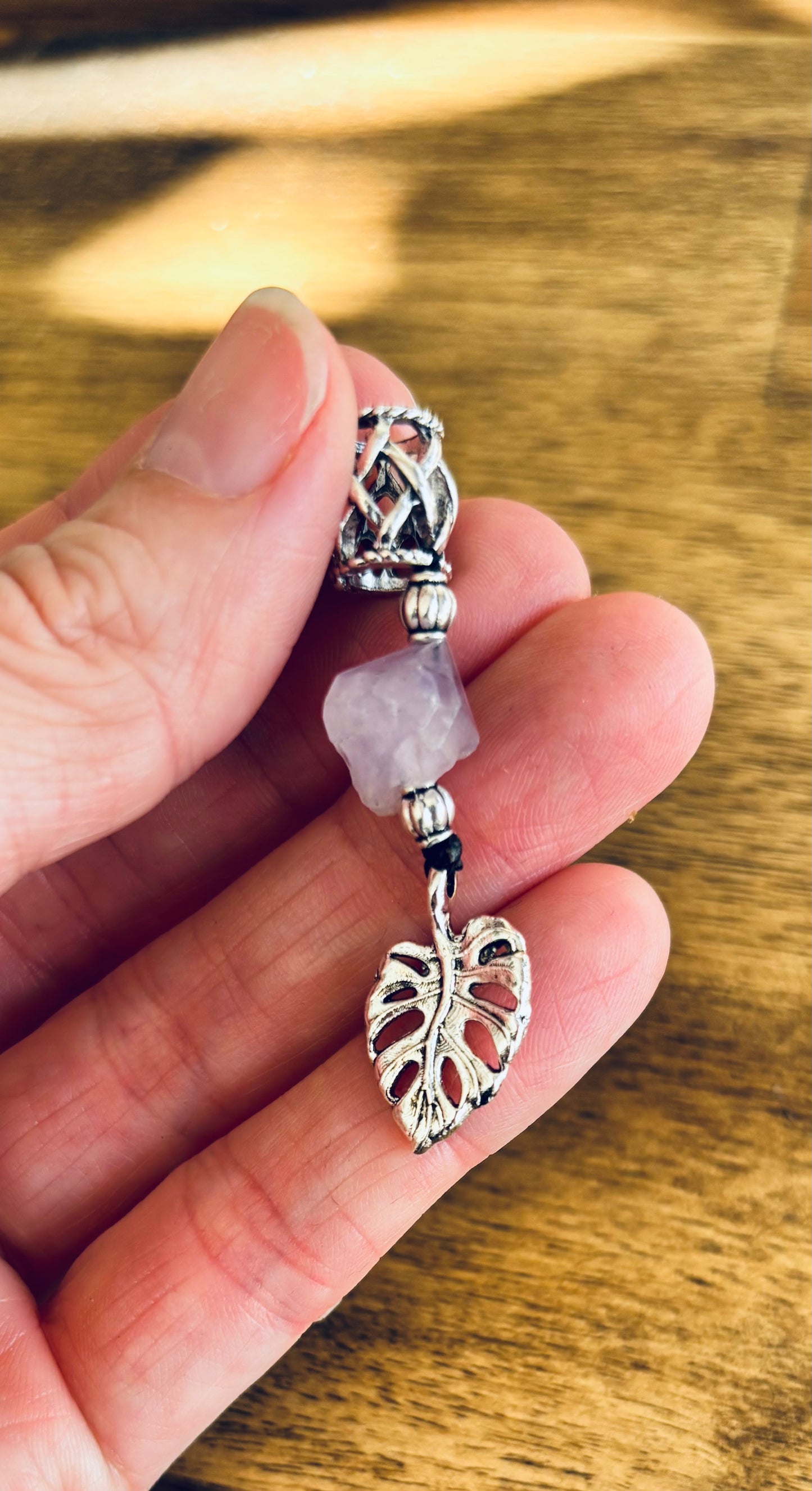 Monstera pendant bead with Amethyst
