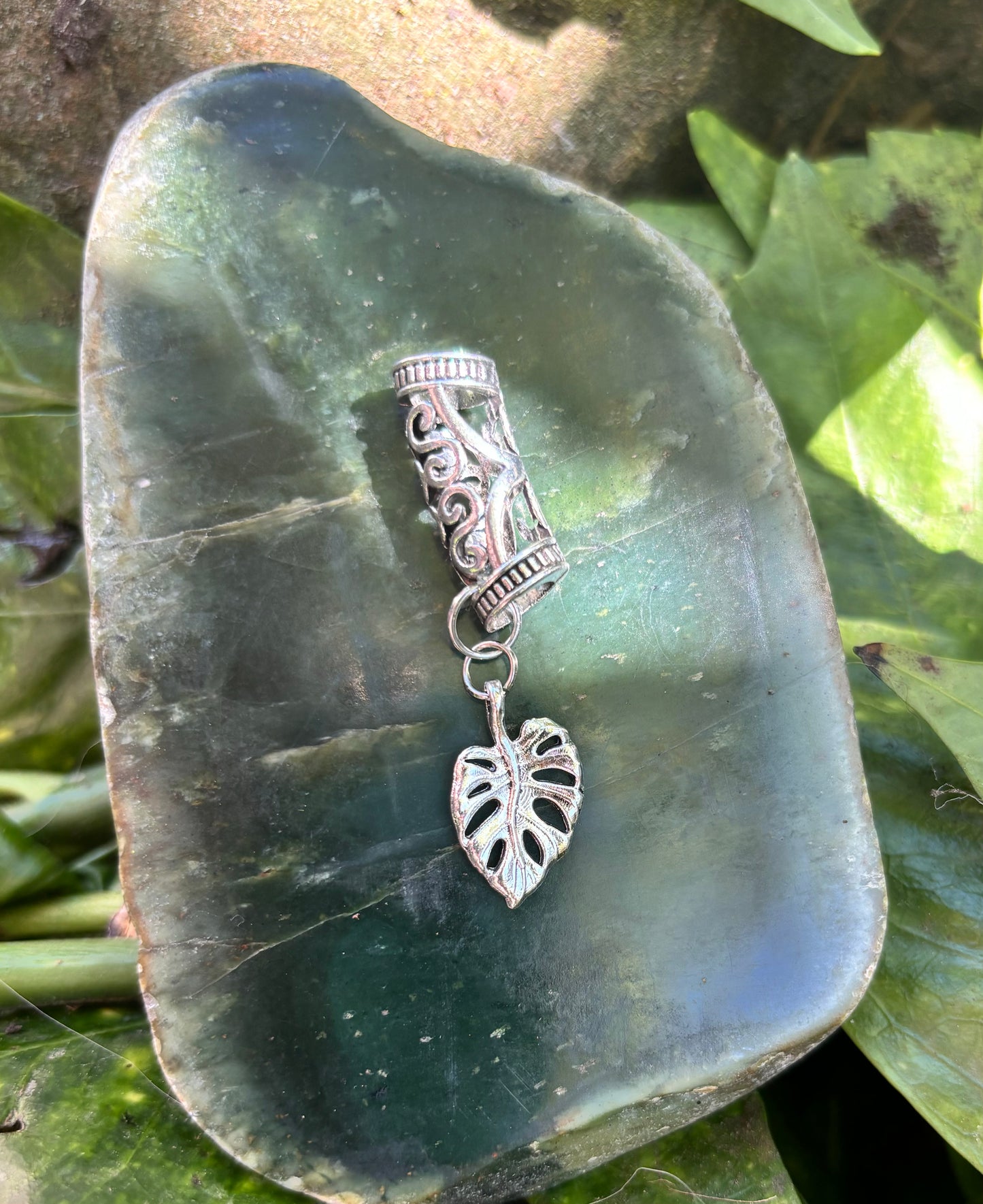 Monstera Leaf Pendant bead